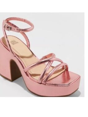 NWT Wild Fable Pink Strappy Platform 4" Astro Heels w/ Memory Foam size